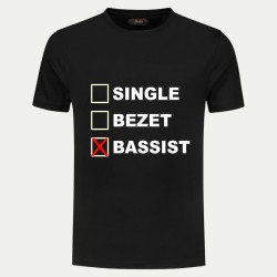 Single, Bezet? Nee... Bassist!