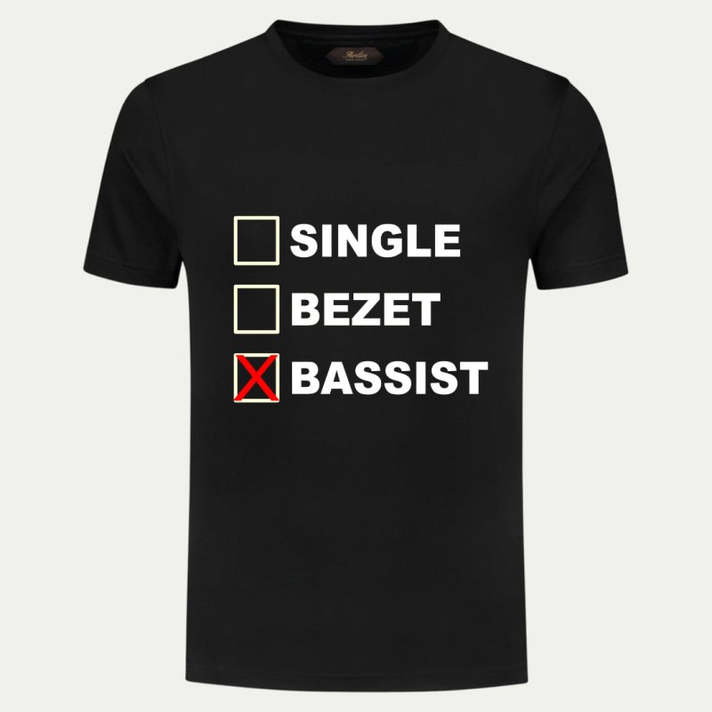 Single, Bezet? Nee... Bassist!